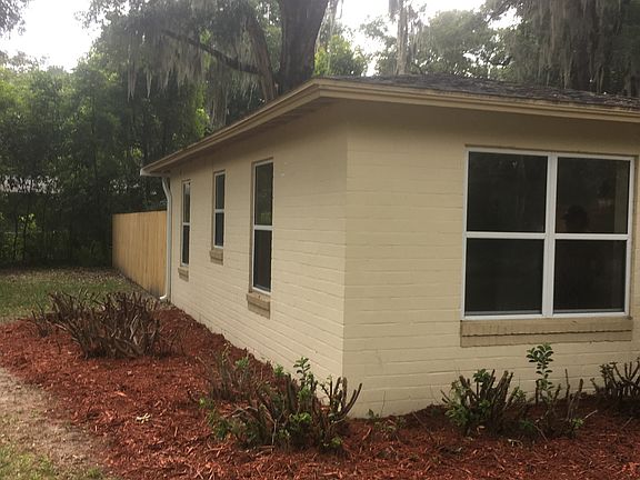 2nd image of 938 NW 24th Ave