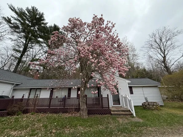 29 Cove Rd, East Kingston, NH 03827