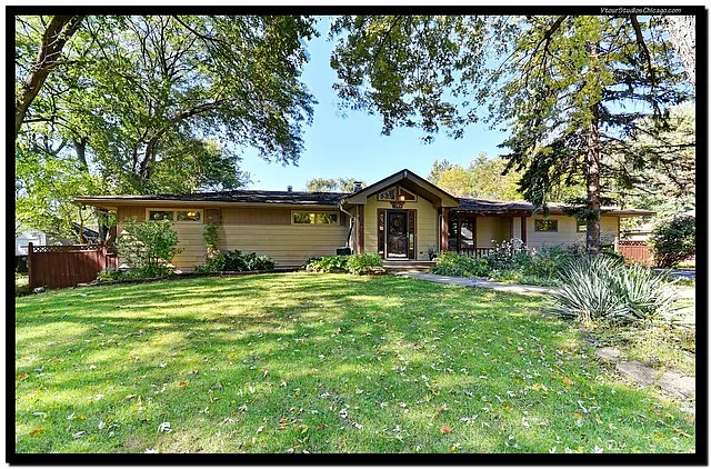 5744 Howard Ave photo 1