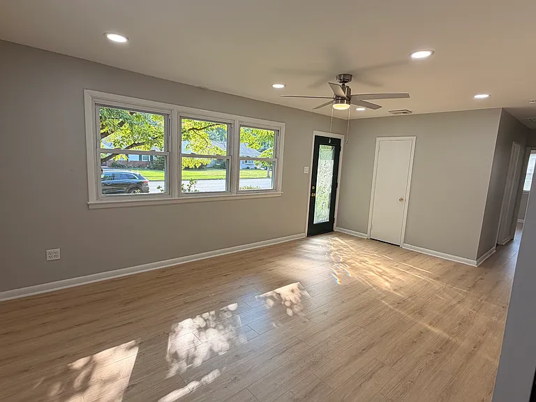 3639 Windsor Dr — Photo 7
