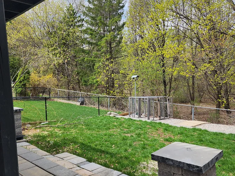 2385 Hargood Pl #LOWER — Photo 13