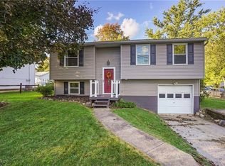 1272 Shadowlawn Dr, Ravenna, OH 44266