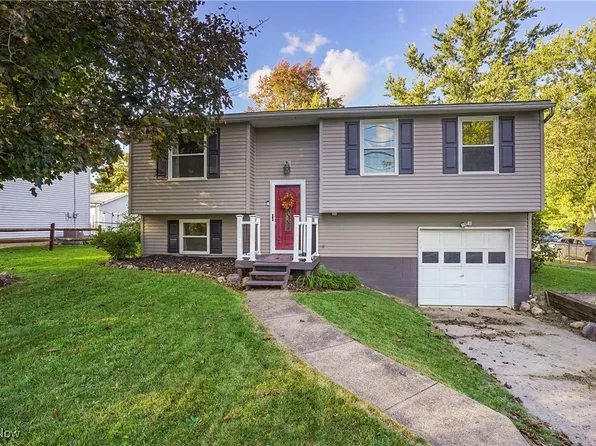 1272 Shadowlawn Dr, Ravenna, OH 44266