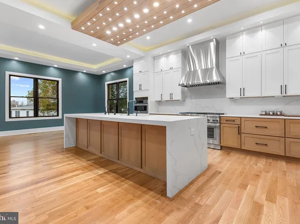 1835 Pimmit Dr, Falls Church, VA 22043