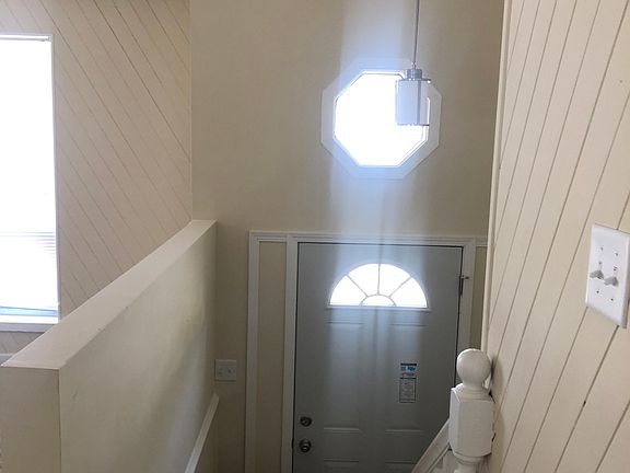 2nd image of 400 E Maple Dr