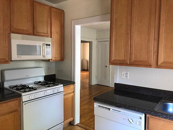 2nd image of 1422 W Hutchinson St #2
