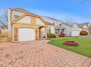 839 Crossland Dr, Grayslake, IL 60030