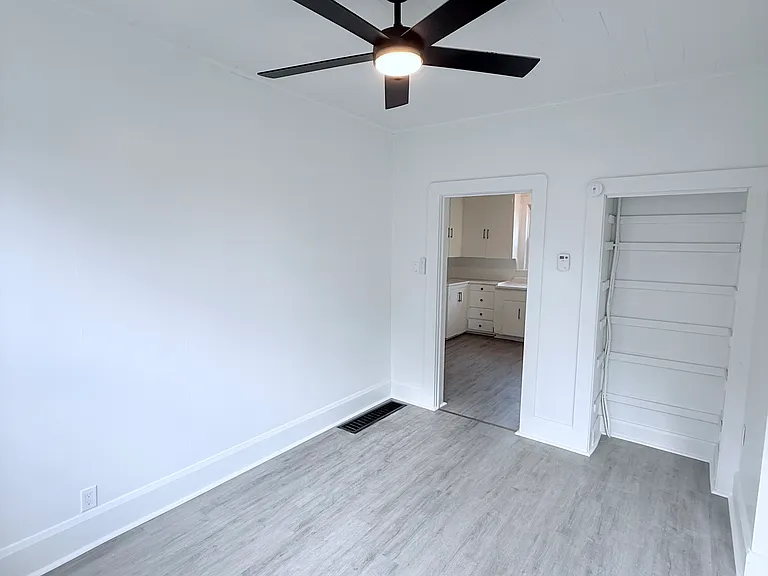 418 Sumner Ave — Photo 17