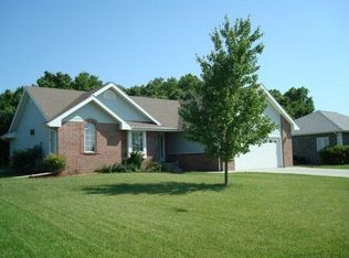 8716 Eagles Landing Dr, Manhattan, KS 66502