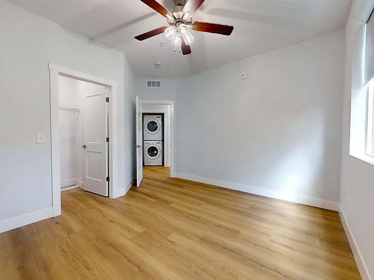 2414 N Neil St — Photo 13