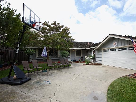 5th image of 2891 Westgate Ave
