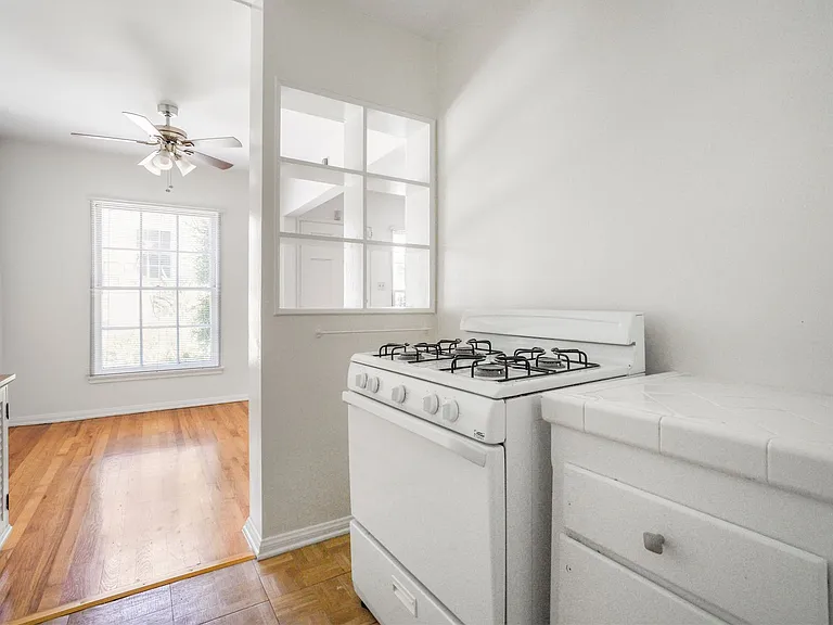 8551-8561 Holloway Dr — Photo 10