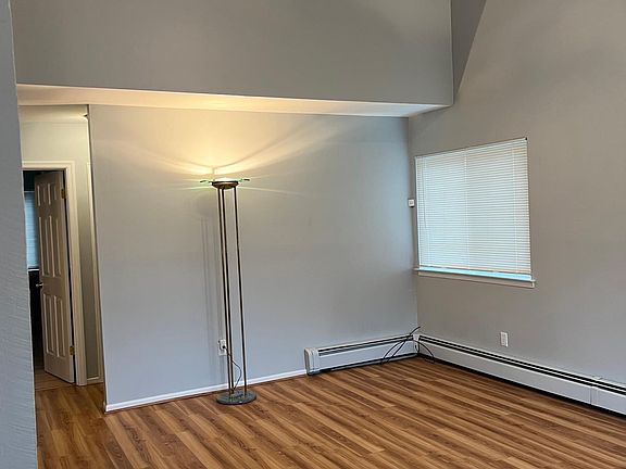LARGE LIVING RM