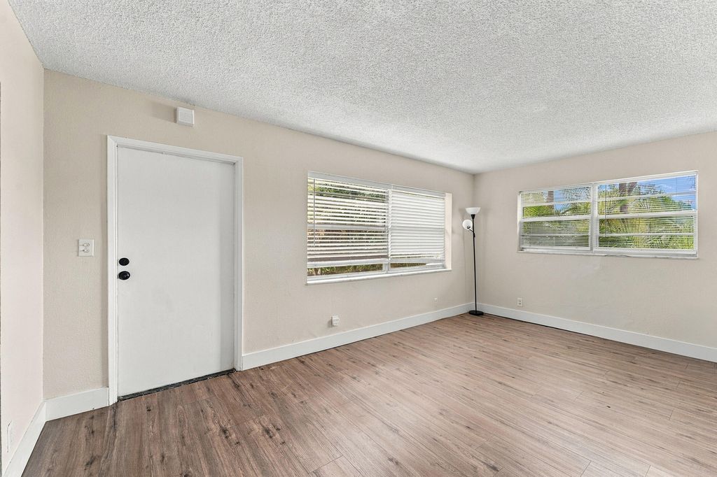 241 SE 9th Ave APT 101, photo 5
