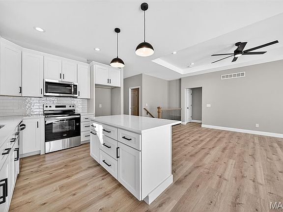 4th image of 31488 Hillside Dr