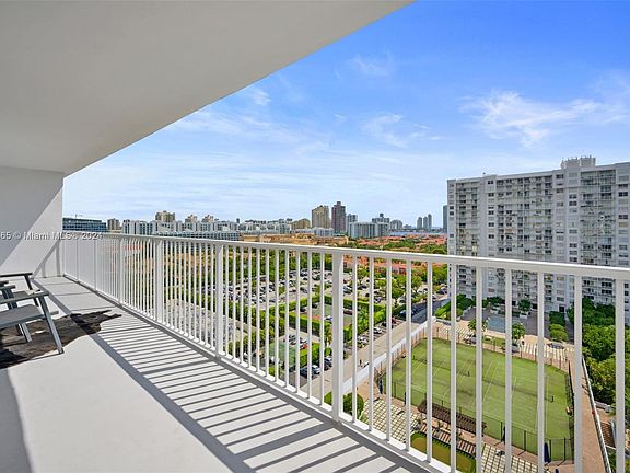 4th image of 2801 NE 183rd St APT 1506W
