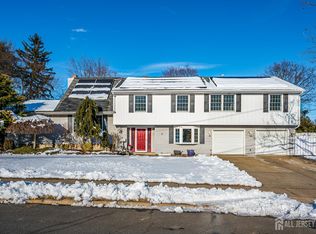 4 Winthrop Rd, Somerset, NJ 08873