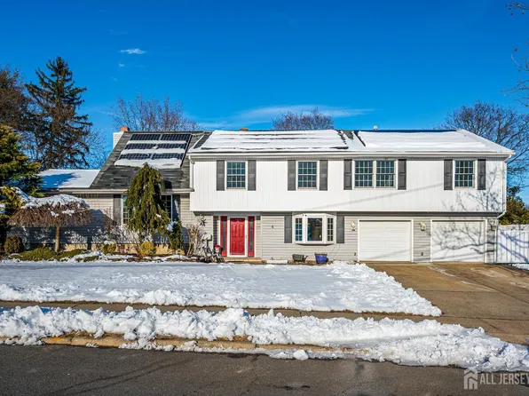 4 Winthrop Rd, Somerset, NJ 08873