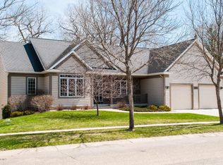 2801 Stonegate Ct SW, Rochester, MN 55902