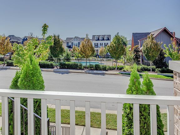 5th image of 3007 Ardrossan Dr