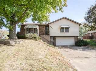 401 S Vassar Ave, Sugar Creek, MO 64054