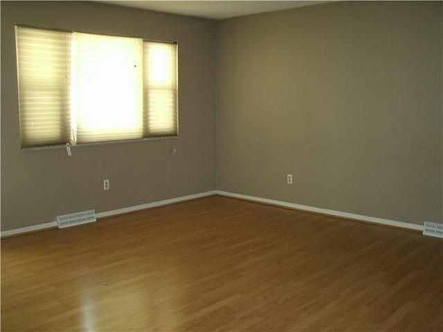 2nd image of 1962 Lehman Ave