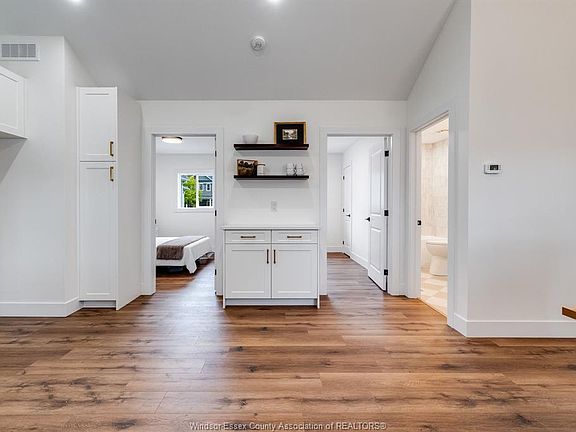 3rd image of 5 Howard St