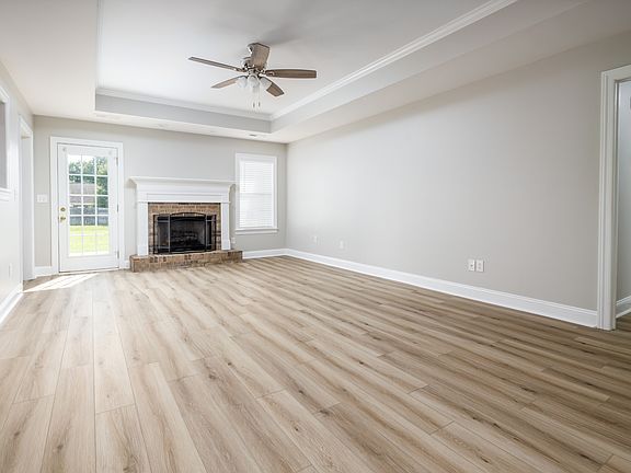 3rd image of 117 Autumn Glaze Dr