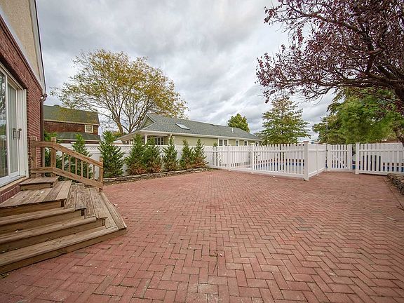 3rd image of 1189 Maple Ave