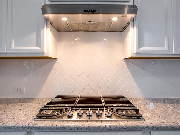 4th image of 2109 Arrow Head Ln
