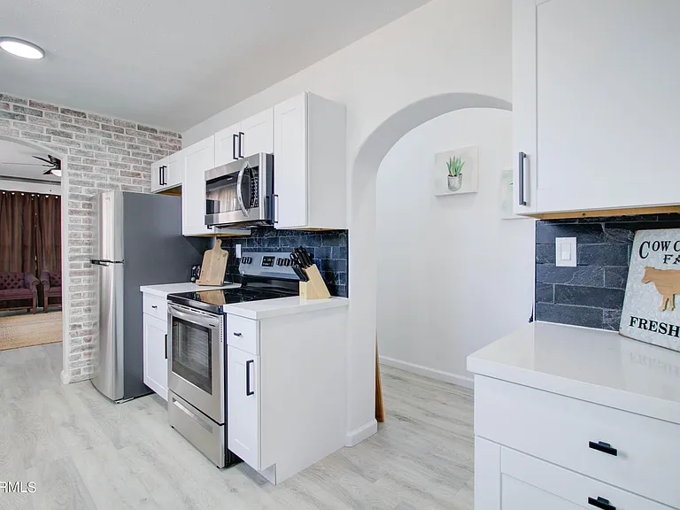 258 S Sutherland St — Photo 12