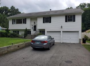 2114 Laurel Ct, Yorktown Heights, NY 10598