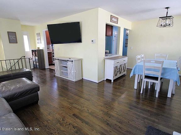 5th image of 656 Craig Ave
