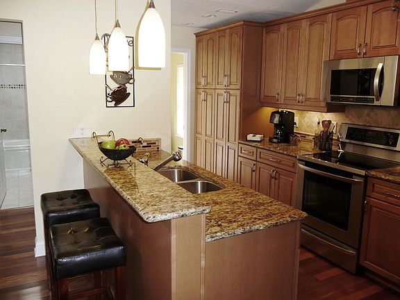 3rd image of 11819 W Sunnybrook Ct