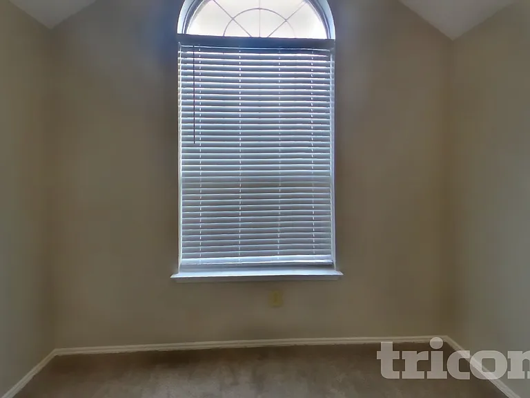 908 Winchester Ln — Photo 11