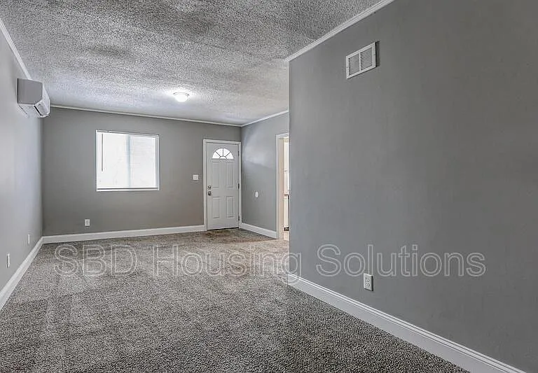 1027 E Parker Ave — Photo 3