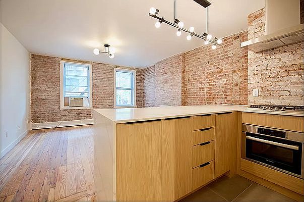 1st image of 33 Crosby St #3RR