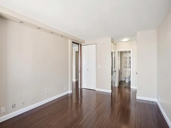 300 East 93rd Street image 10 of 23