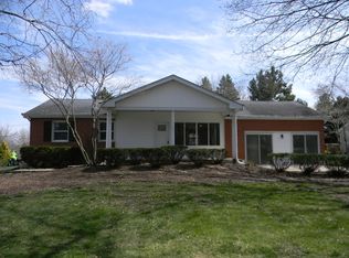 3N897 Bonnie Dr, St Charles, IL 60175