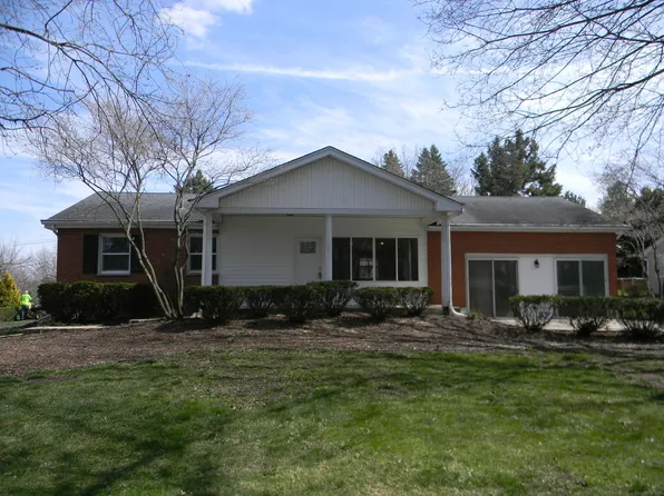 3N897 Bonnie Dr, St Charles, IL 60175