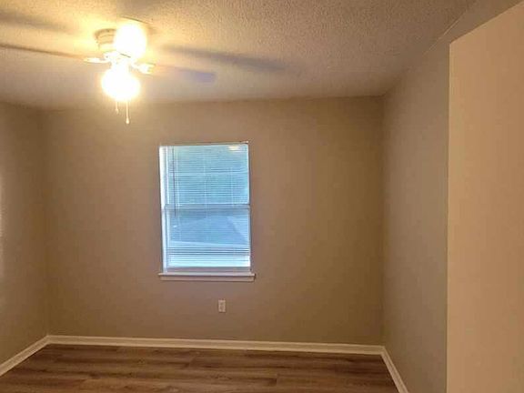 4th image of 233 W College Ave #B4