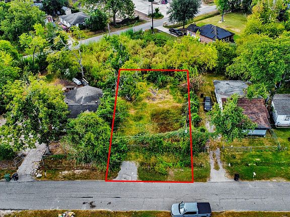 3rd image of 907 Ferguson Way