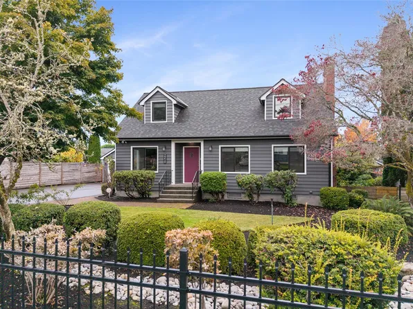 2210 Mountain View Avenue W, University Place, WA 98466