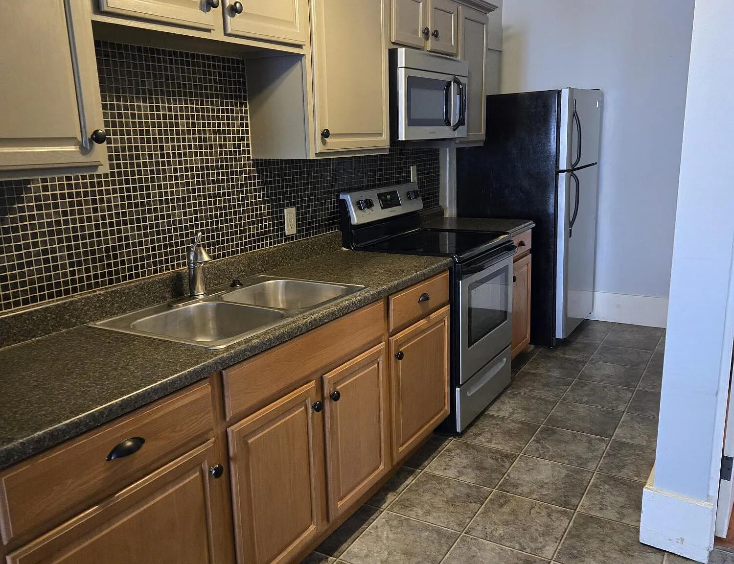 1 bed, 800 sqft, $1,000 — Photo 3