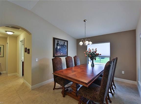 4th image of 1840 SW 40th St