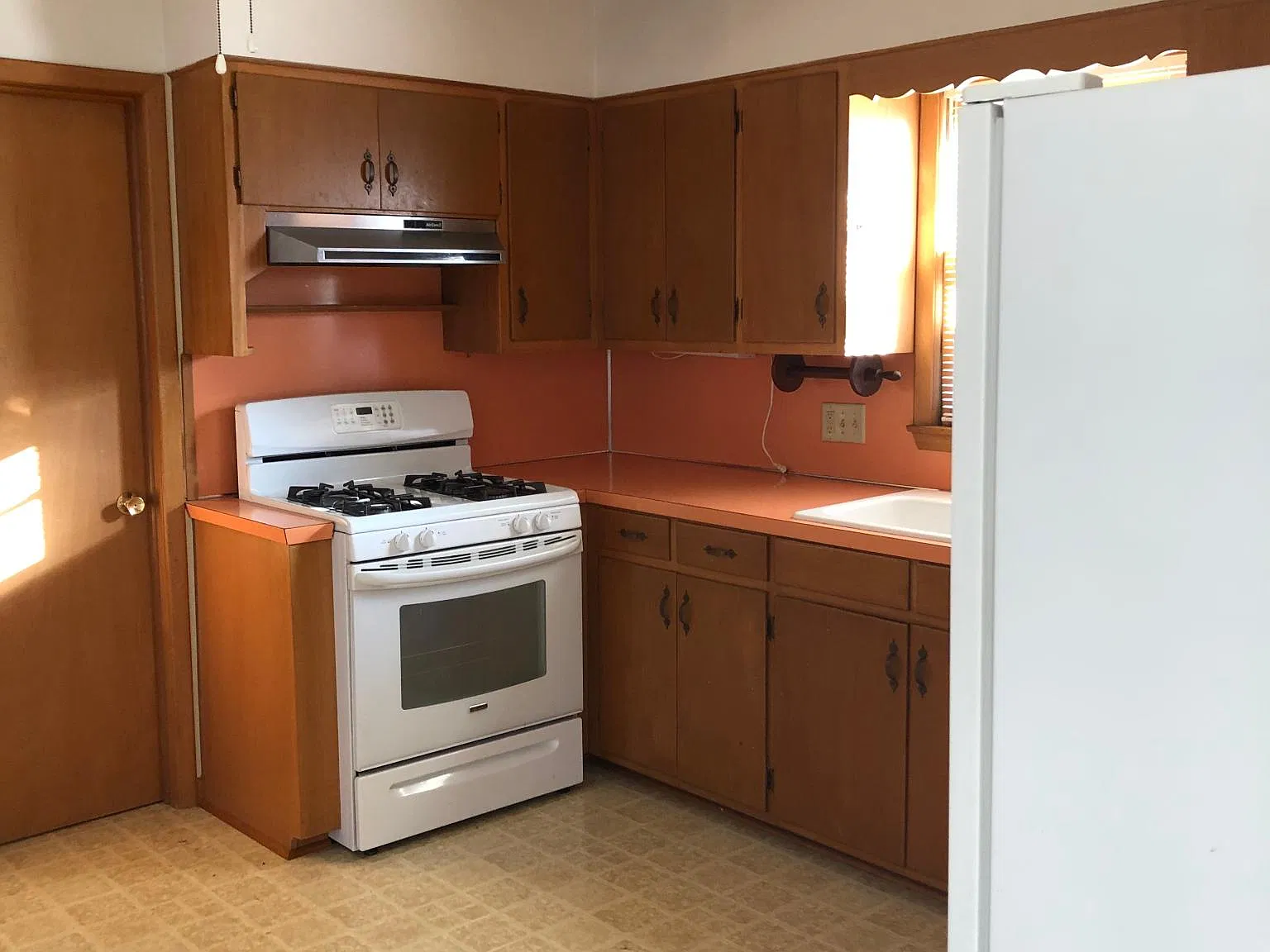 1018 E McGee St — Photo 3