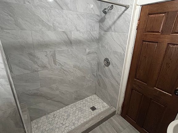 5th image of 2237 Elmwood Ave #B