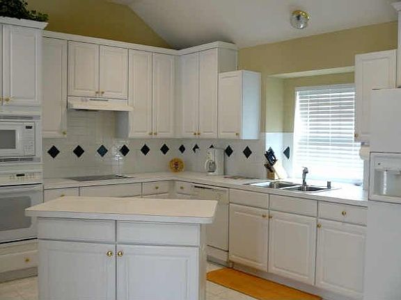 5th image of 2822 Country Glen Ln
