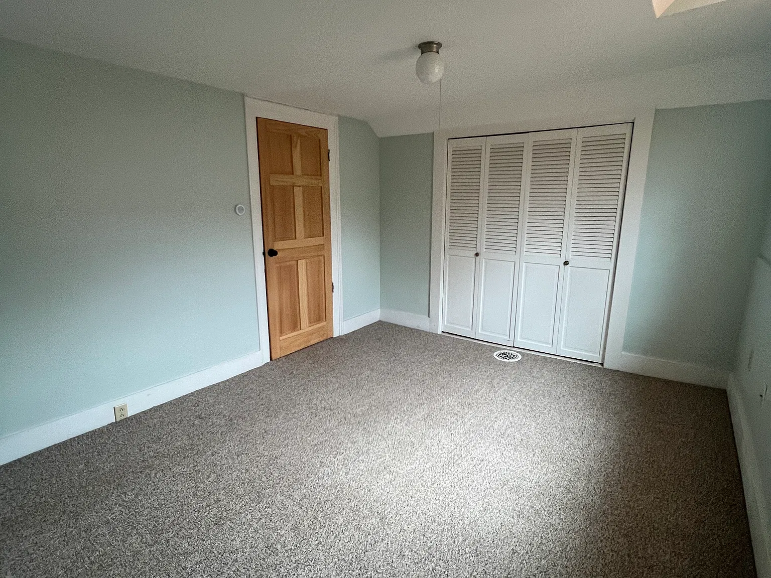 2 bed, 1130 sqft, $1,800 — Photo 2