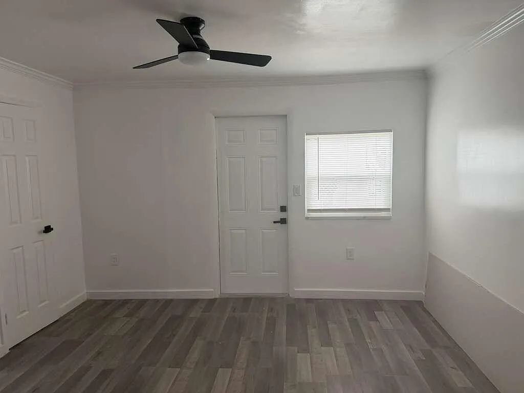 5 bed, 2.0 bath, 1530 sqft, $4,700 — Photo 4